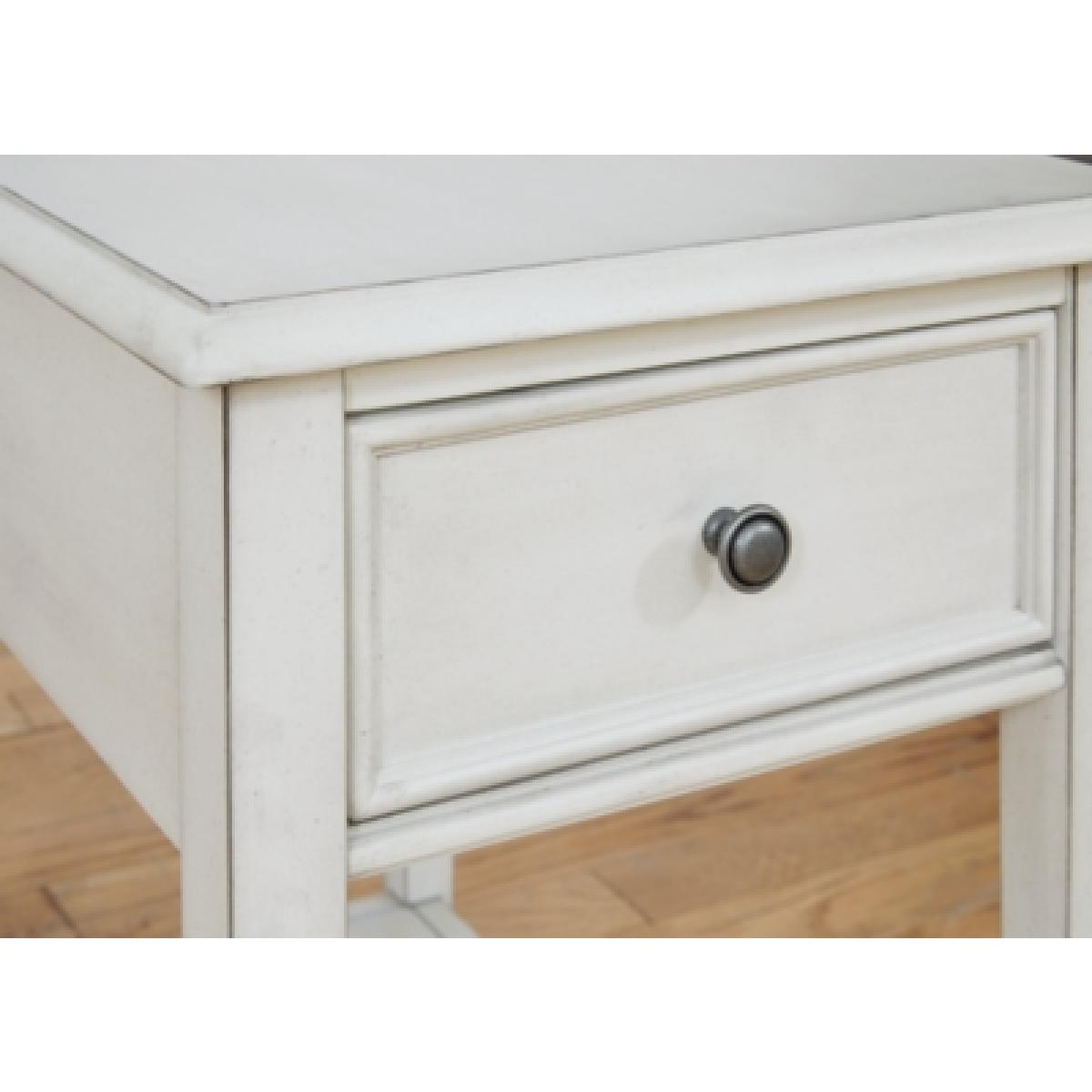 Kanwyn End Table Outlet Tables 10