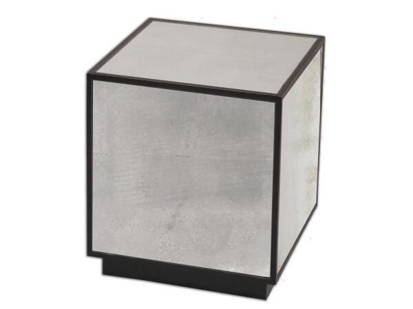 Traditions Round End Table End tables Hooker Furniture 11 Traditions Round End Table End tables Hooker Furniture 11