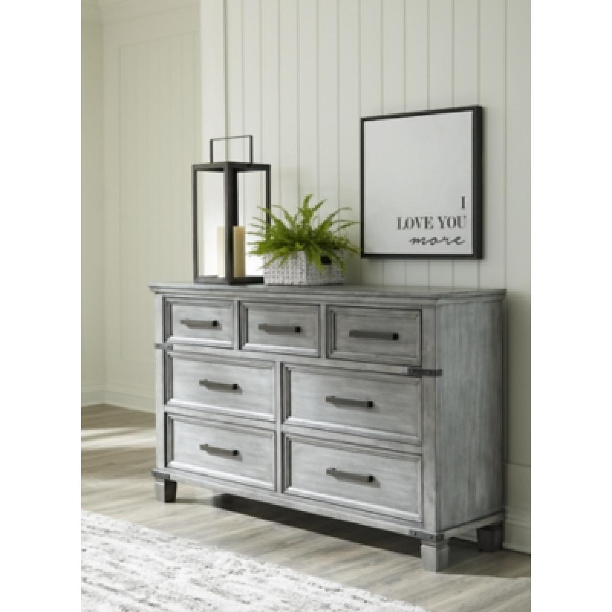 Russelyn Dresser Outlet Bedroom 5