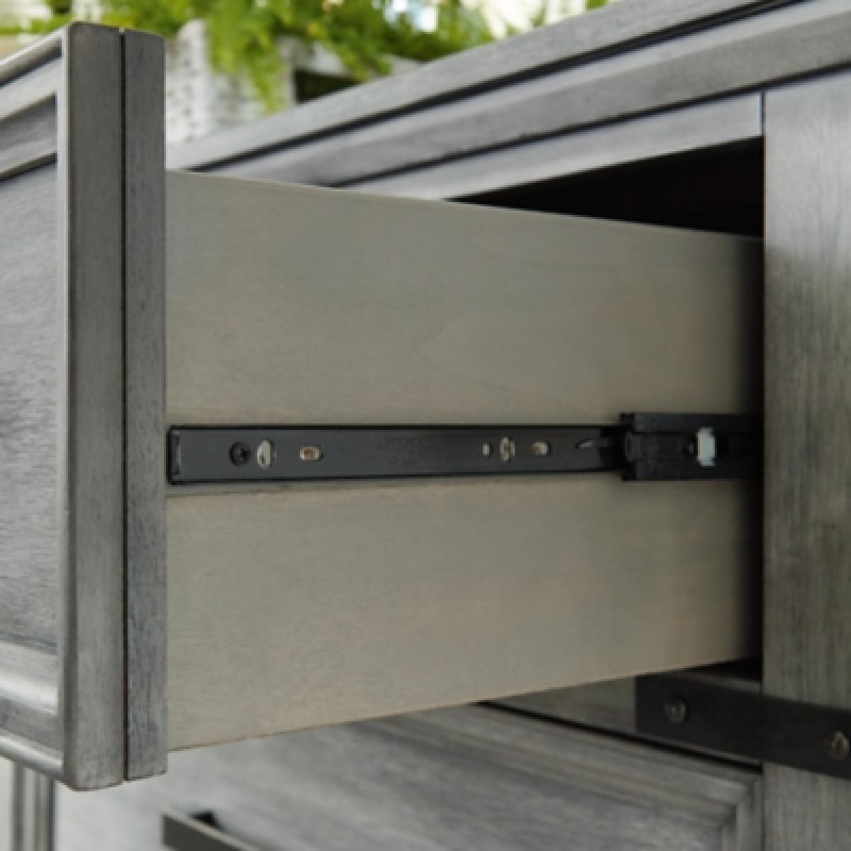 Russelyn Dresser Outlet Bedroom 10