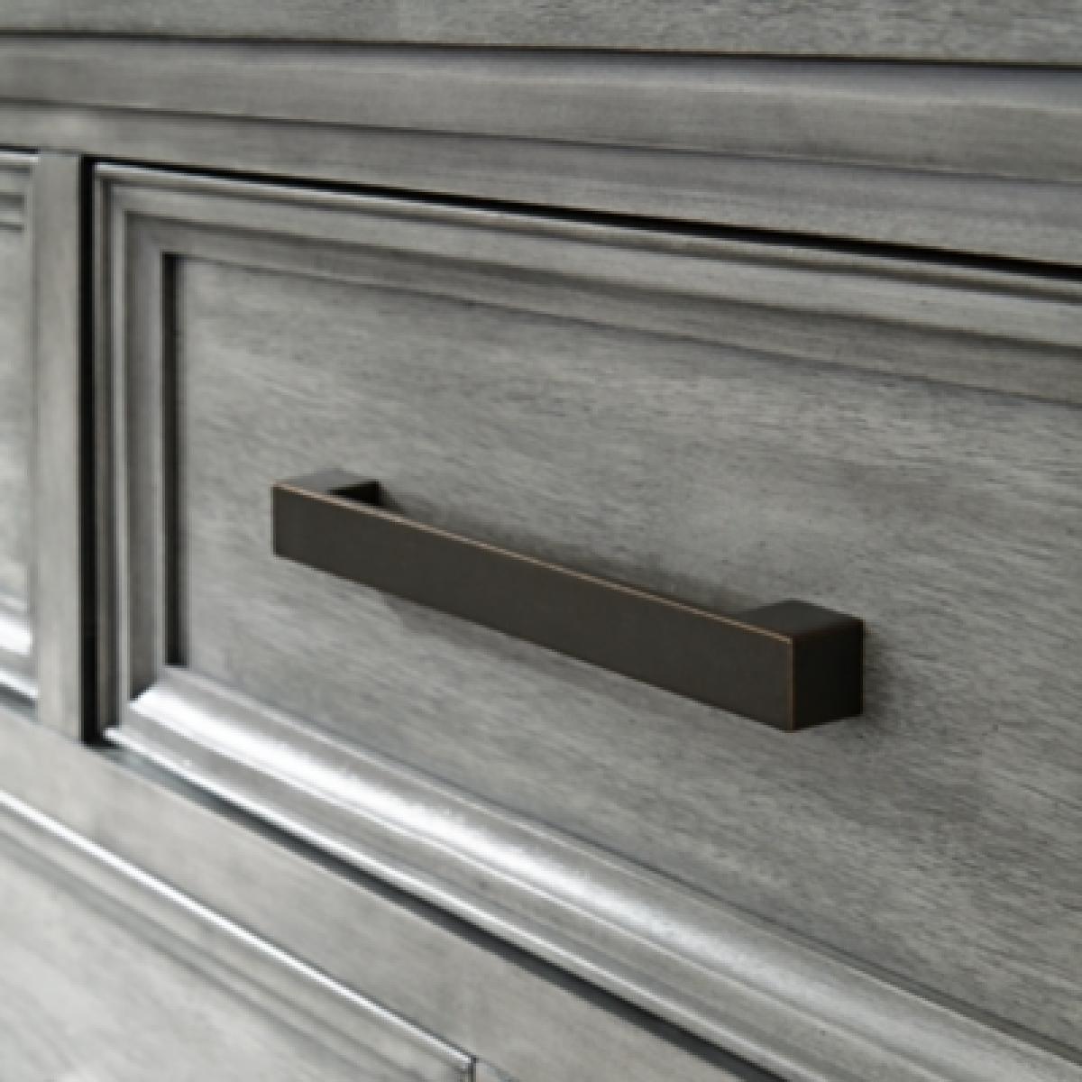 Russelyn Dresser Outlet Bedroom 11