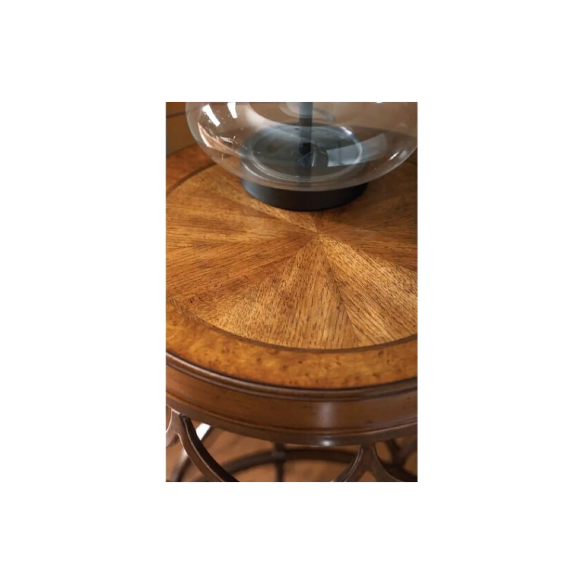 Hidden Treasures Round Lamp Table End tables Brown 7