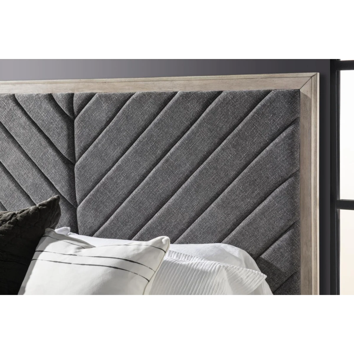 Complete Upholstered Bed Queen 5/0 Beds Beds 8