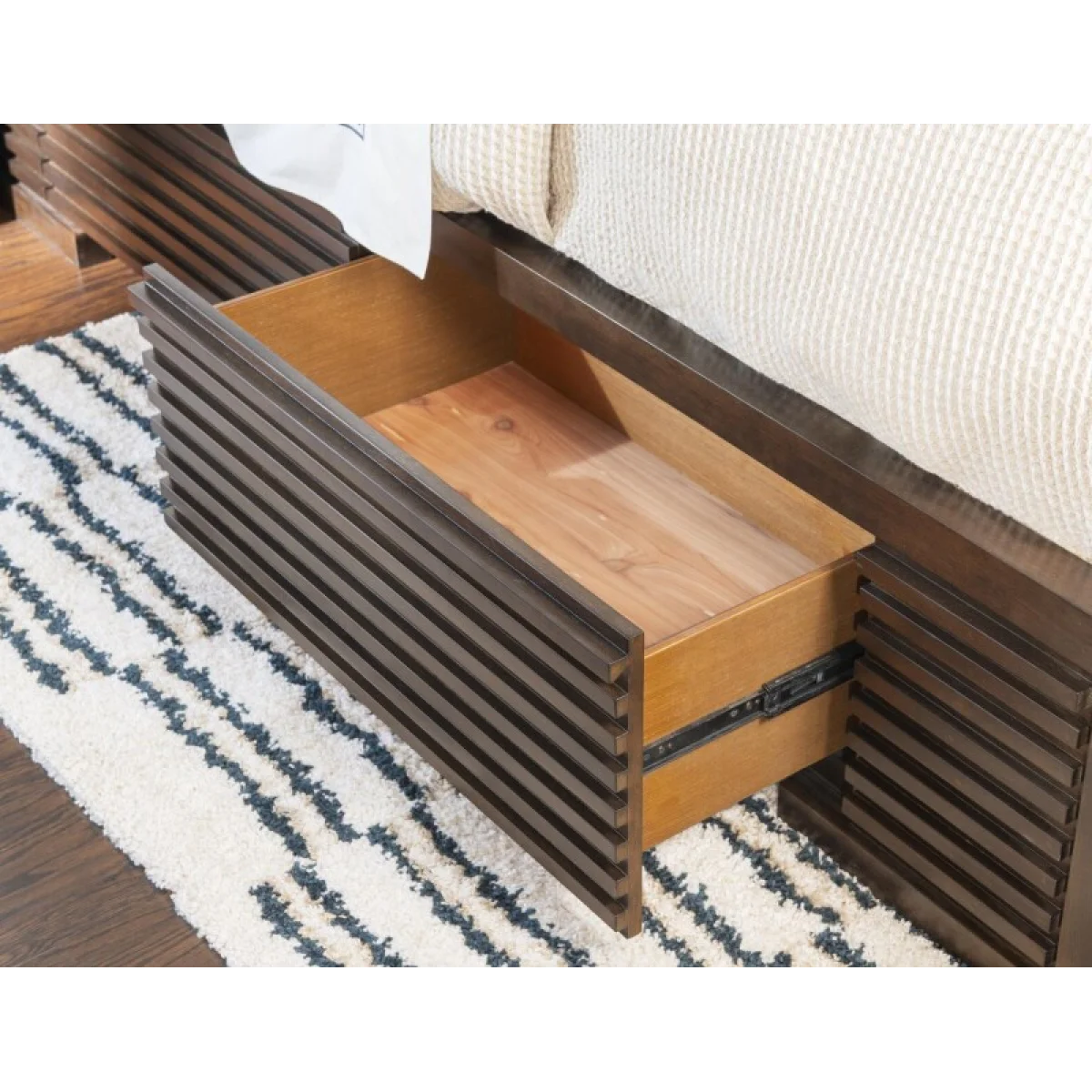 Complete Panel Bed W. 1 Side Storage Queen 5/0 Beds Beds 10