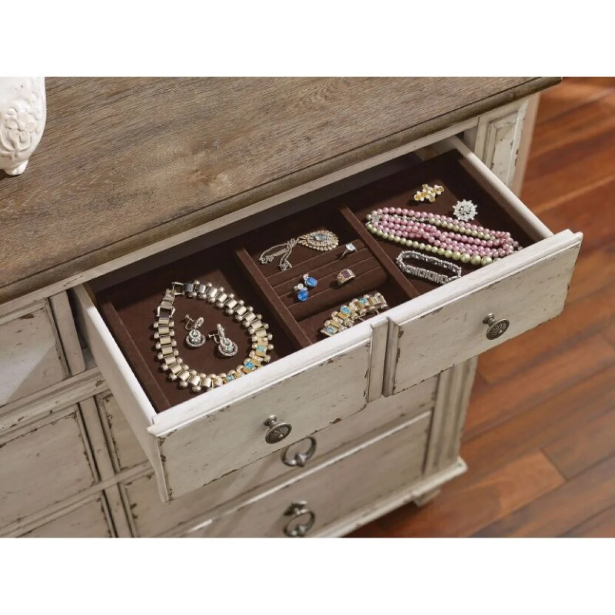 Southbury Bureau Dressers American Drew 4