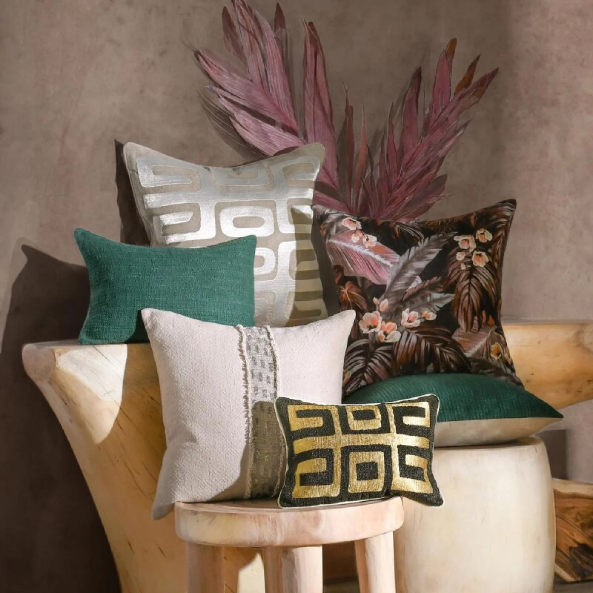 Ro Dala Black/gold 12×16 Accent Pillows Accent Pillows 12