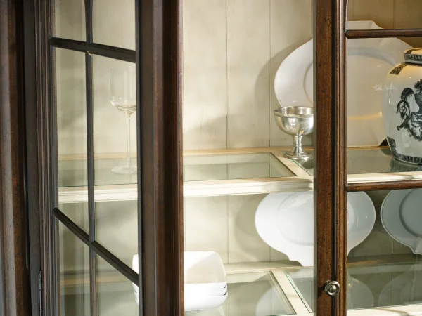 Leesburg Display Cabinet - Image 3