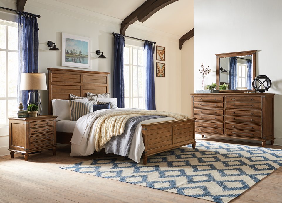 Queen Farmhouse Chic Bed in Bourbon - BD42-901QF